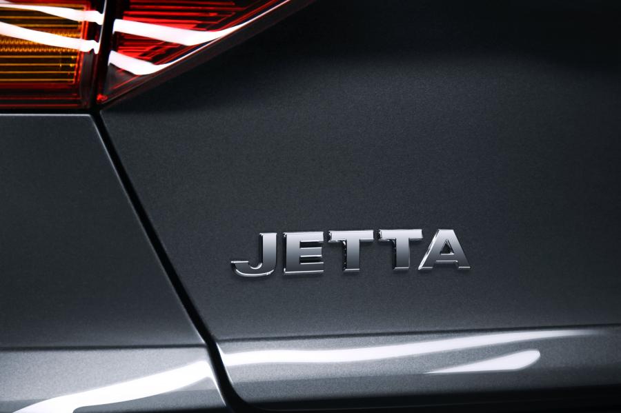 Логотип Volkswagen Jetta 2018 года  (MX) (фото 17 из 30)